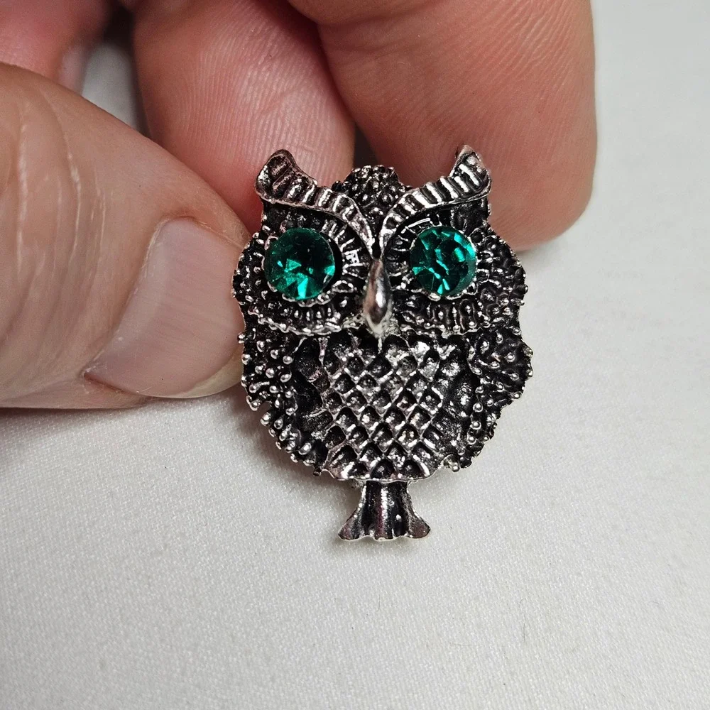 Owl Brooch Pin Womens OS Silver Green Rhinestone Eyes Dark Academia